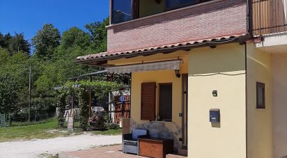 House boat 7 rooms of 120 m² in Nocera Umbra (06025)