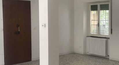 Shop / premises commercial of 60 m² in Fermo (63900)