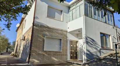 Appartamento 6 locali di 150 m² a Offida (63073)