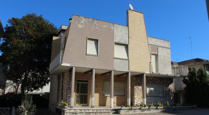 Casa indipendente / Villa 9 locali di 200 m² in Sant'Elpidio a Mare (63811)