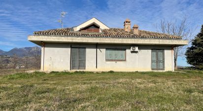 Casa indipendente 8 locali di 216 m² in Teramo (64100)