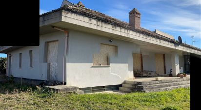 Casa indipendente 8 locali di 216 m² in Teramo (64100)