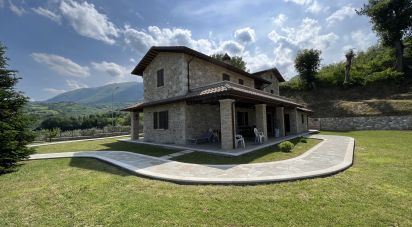 Casa indipendente / Villa 15 locali di 480 m² in Folignano (63084)