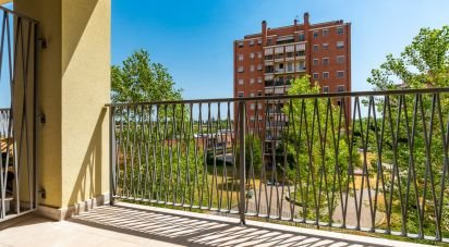 Three-room apartment of 72 m² in Milano (20151)