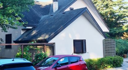 Villa Bifamiliare 18 locali di 300 m² in Cerreto d'Esi (60043)