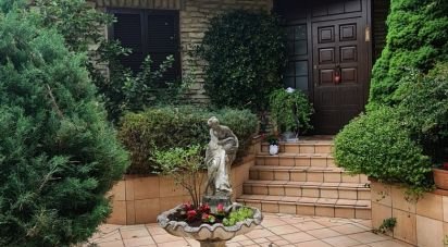 Villa Bifamiliare 18 locali di 300 m² in Cerreto d'Esi (60043)