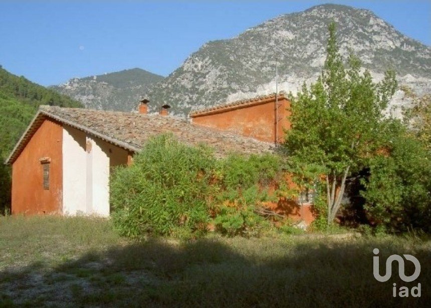 Villa storica 12 locali di 300 m² in Fabriano (60040)