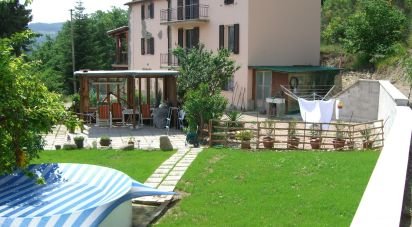 Country home 7 rooms of 190 m² in Apecchio (61042)
