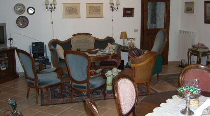 Country home 7 rooms of 190 m² in Apecchio (61042)