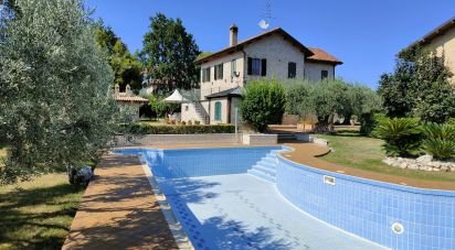 Townhouse 8 rooms of 320 m² in Ascoli Piceno (63100)