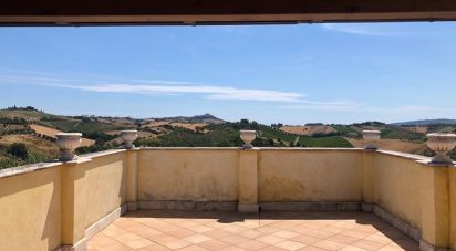 Casa indipendente / Villa 8 locali di 215 m² in Monsampolo del Tronto (63077)