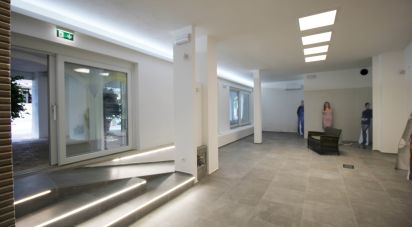 Shop / premises commercial of 85 m² in Arzachena (07021)