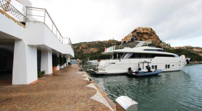 Shop / premises commercial of 85 m² in Arzachena (07021)