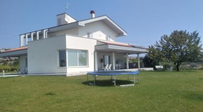 Villa Bifamiliare 23 locali di 800 m² in Roseto degli Abruzzi (64026)