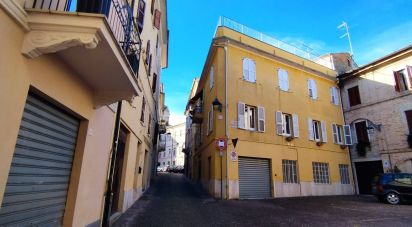 Appartamento 5 locali di 130 m² a Monte Urano (63813)
