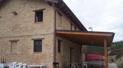 Rustico 7 locali di 350 m² in Castel di Lama (63082)