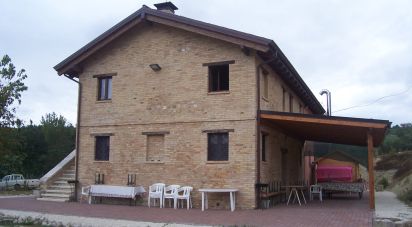 Rustico 7 locali di 350 m² in Castel di Lama (63082)
