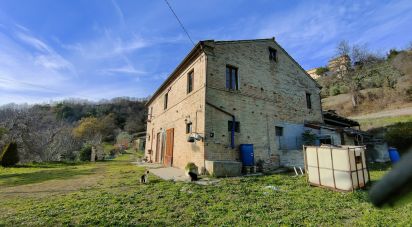 Rustico 6 locali di 230 m² in Petritoli (63848)