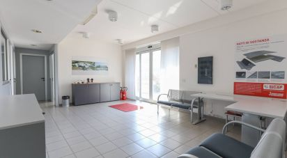 Shop / premises commercial of 170 m² in Ancona (60121)