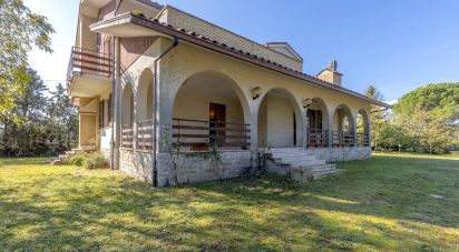 Casale 9 locali di 330 m² in Sassoferrato (60041)