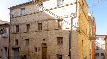 House 12 rooms of 420 m² in Montefano (62010)