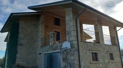 Casa indipendente / Villa 12 locali di 450 m² in Folignano (63084)