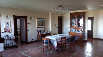 Casa indipendente / Villa 12 locali di 450 m² in Folignano (63084)