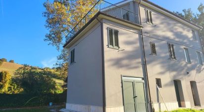 Casa indipendente / Villa 7 locali di 218 m² in Montalto delle Marche (63068)