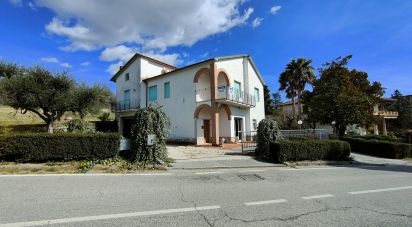 House 8 rooms of 272 m² in Cossignano (63067)