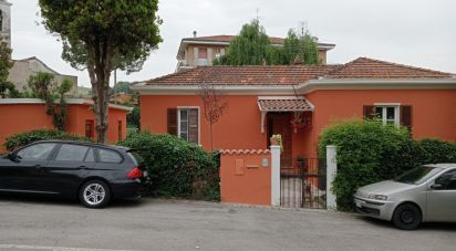 Casale 5 locali di 95 m² in Senigallia (60010)