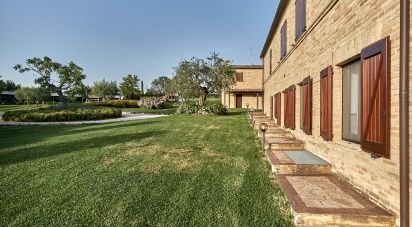 Rustico 20 locali di 800 m² in Ponzano di Fermo (63845)