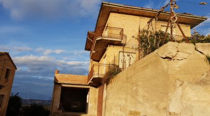 House 13 rooms of 180 m² in Ponzano di Fermo (63845)