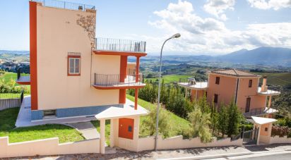 Villa Bifamiliare 3 locali di 98 m² a Offida (63073)