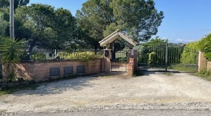 Casa indipendente / Villa 12 locali di 422 m² in Mosciano Sant'Angelo (64023)