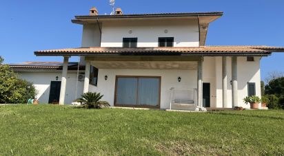 Casa indipendente / Villa 12 locali di 422 m² in Mosciano Sant'Angelo (64023)