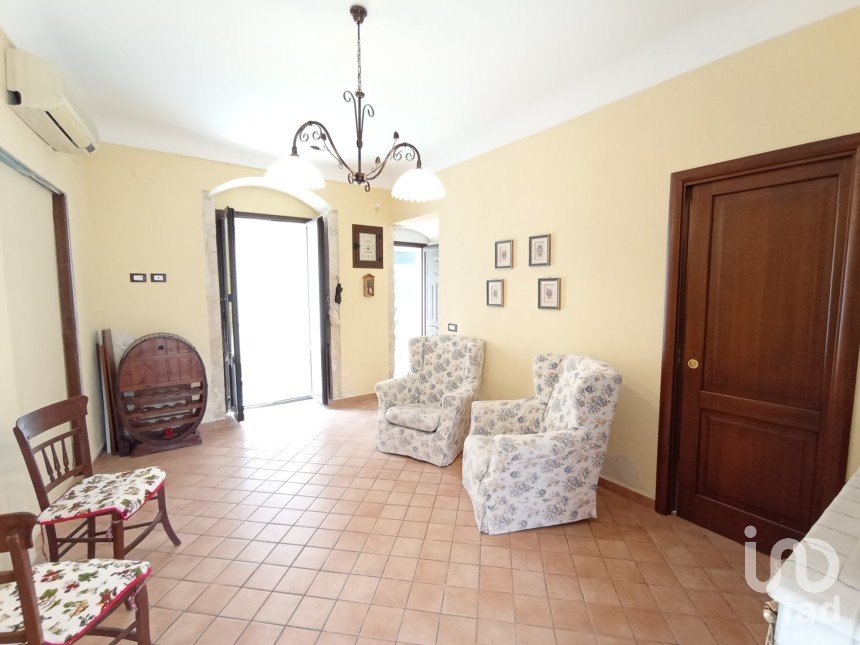 Casa indipendente 3 locali di 74 m² in Palazzolo Acreide (96010)