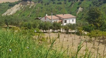 Casa indipendente 11 locali di 545 m² in Notaresco (64024)