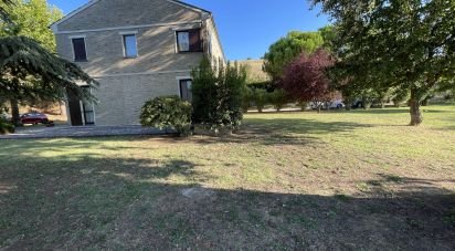 Casale 8 locali di 250 m² in Monte Urano (63813)