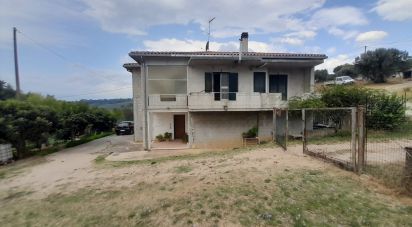 Casa indipendente 11 locali di 260 m² in Morro d'Oro (64020)