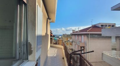 Apartment 7 rooms of 120 m² in Genova (16154)