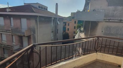 Apartment 7 rooms of 120 m² in Genova (16154)