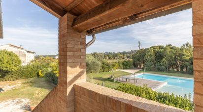 Rustico 6 locali di 214 m² in Corridonia (62014)