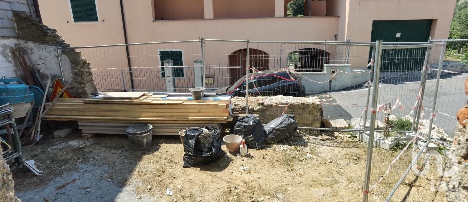 Rustico 6 locali di 100 m² in Vado Ligure (17047)