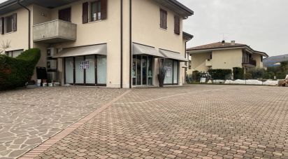 Negozio / locale commerciale di 210 m² in San Pietro in Cariano (37029)