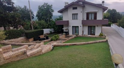 House boat 16 rooms of 287 m² in Elice (65010)