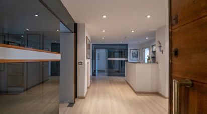 Hotel 9 rooms of 248 m² in Genova (16121)