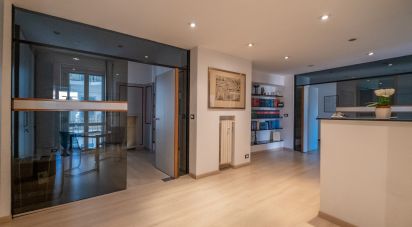 Hotel 9 rooms of 248 m² in Genova (16121)