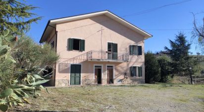 Casa indipendente 16 locali di 382 m² in Teramo (64100)