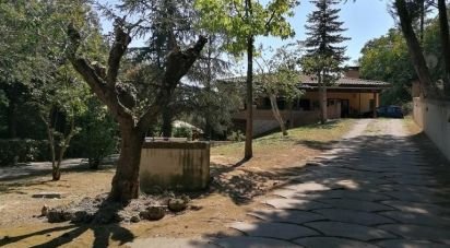 House 14 rooms of 207 m² in Canzano (64020)