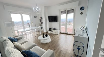 Loft 7 locali di 130 m² a Monte Urano (63813)